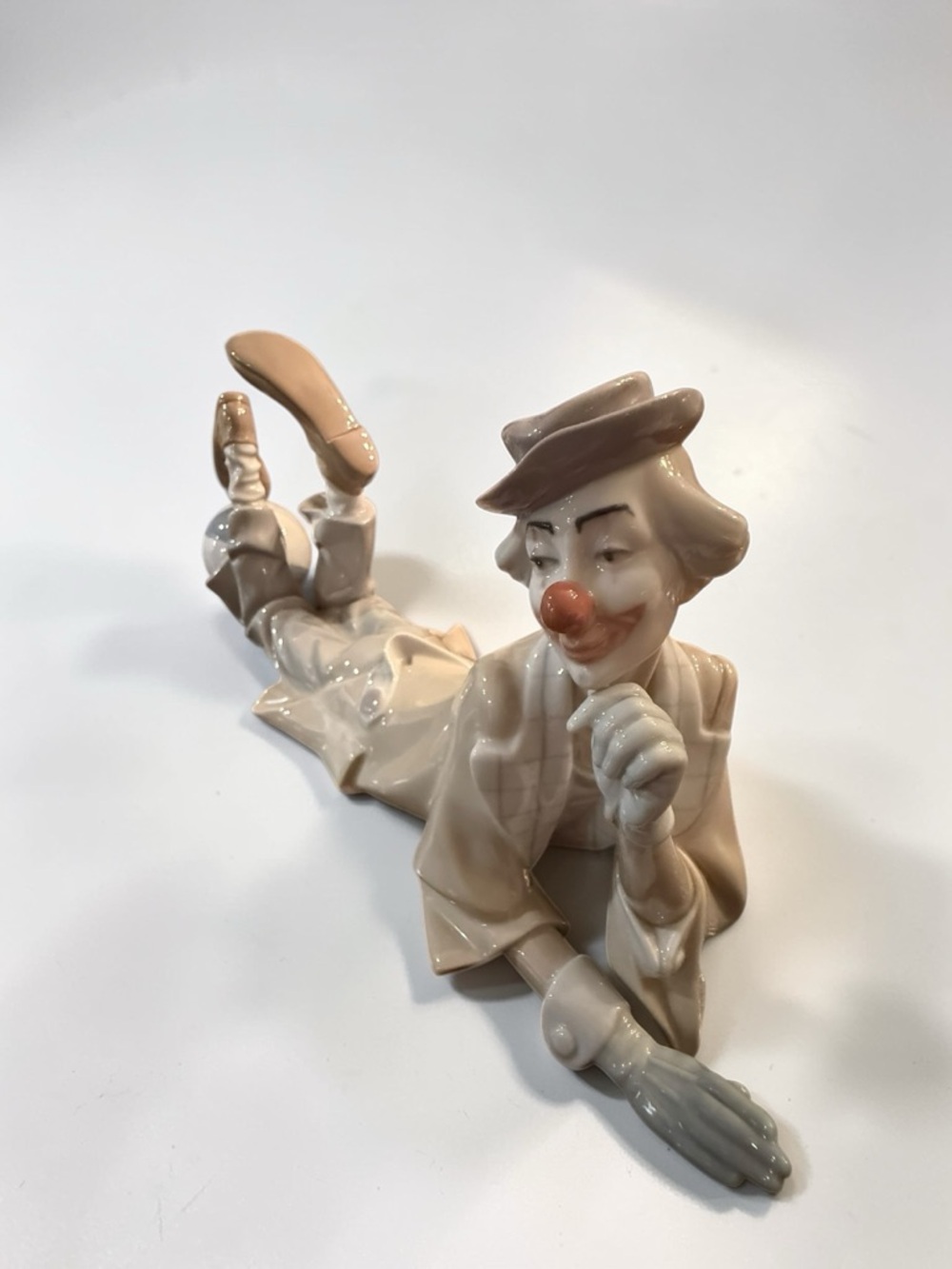 Lladró Porcelain Clown with Ball Figurine #4618 Salvador Furió Spain - Retired - Picture 3 of 8